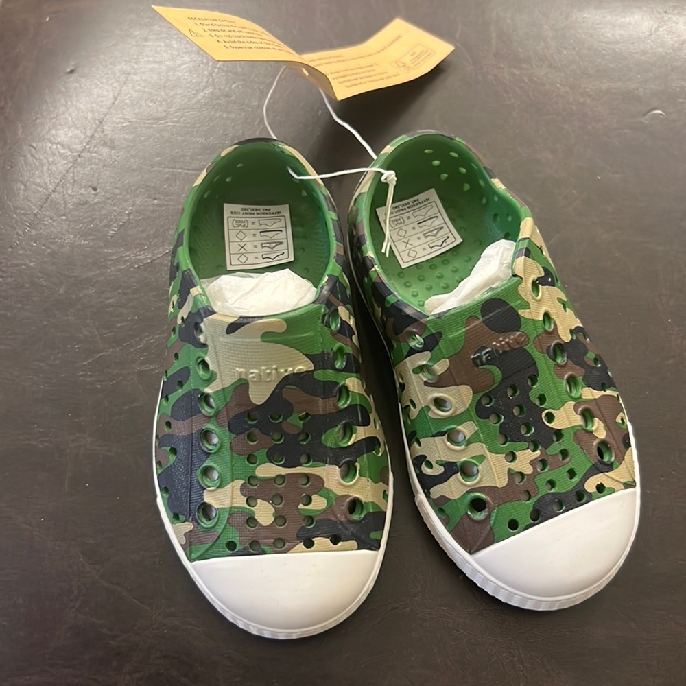 Native camo shoes size 6 toddler